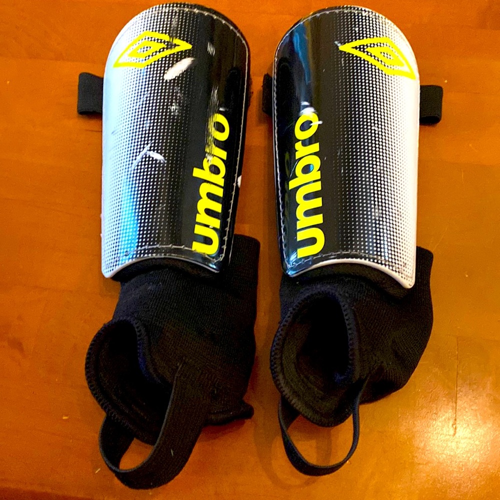 Umbro youth shin guards